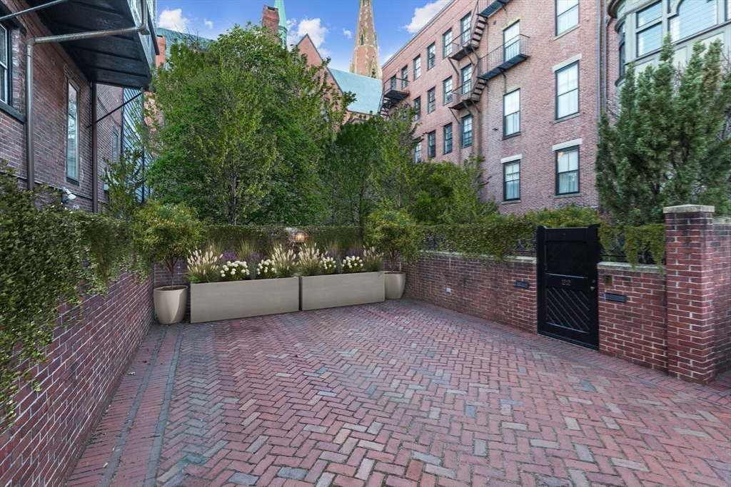 22 Brimmer St