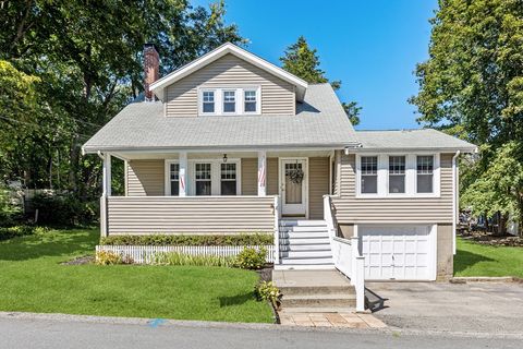 22 Linscott Rd Hingham MA 02043