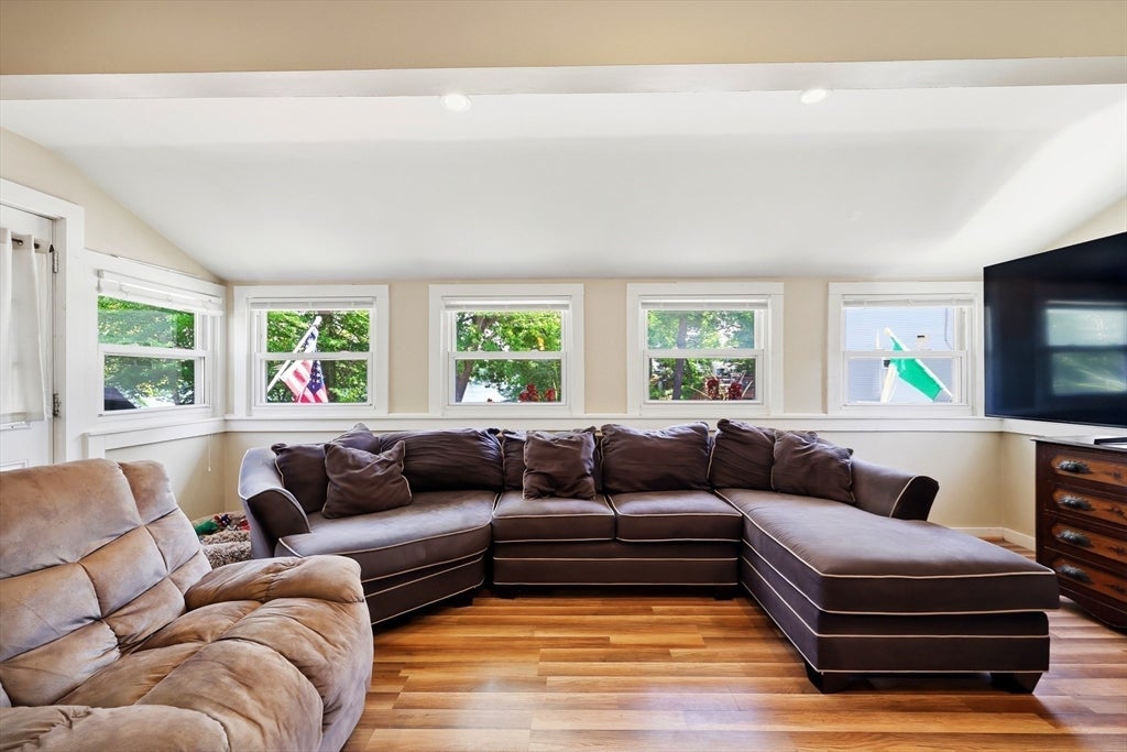 85 Otter Point Rd