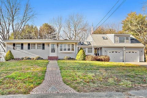 Photo of 8 Quaker Cir, Pembroke, MA 02359 (MLS # 73463047)