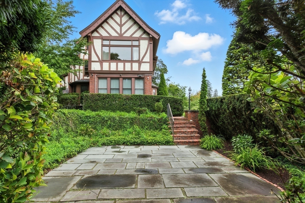 560 Concord Avenue