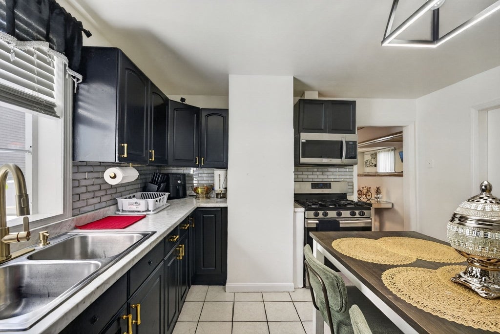 136-138 Sanborn St