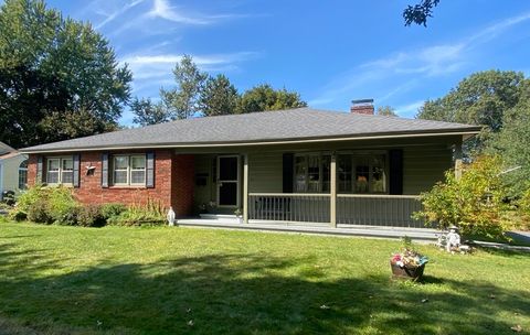 11 Highland Ave Clinton MA 01510