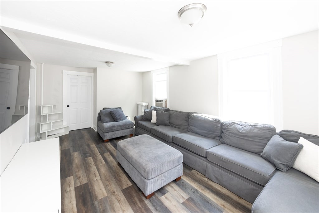 435 Lake Ave