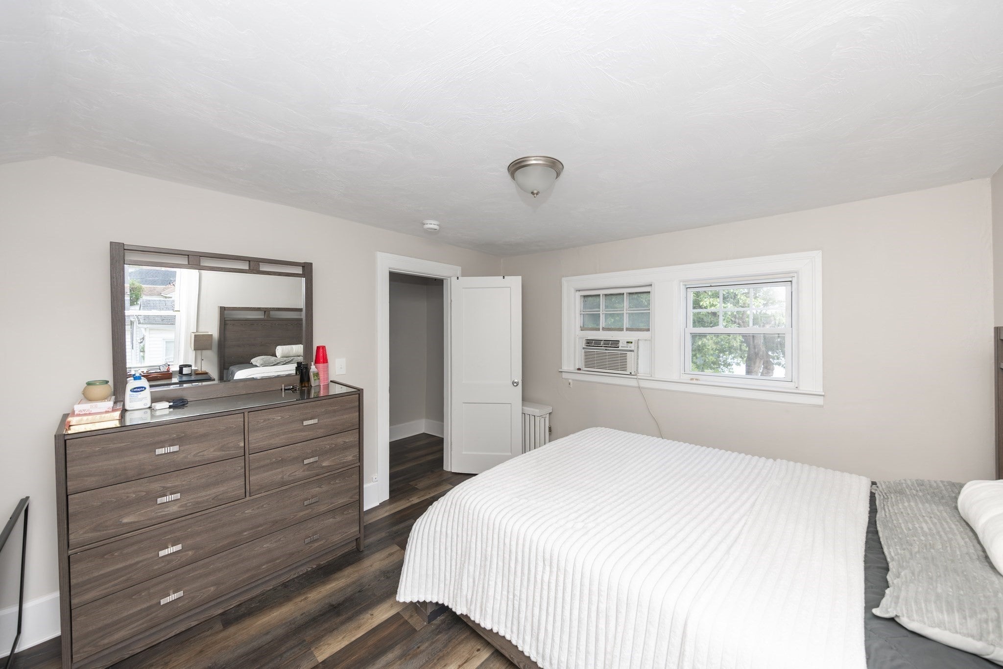 435 Lake Ave, Worcester, MA Photo #12