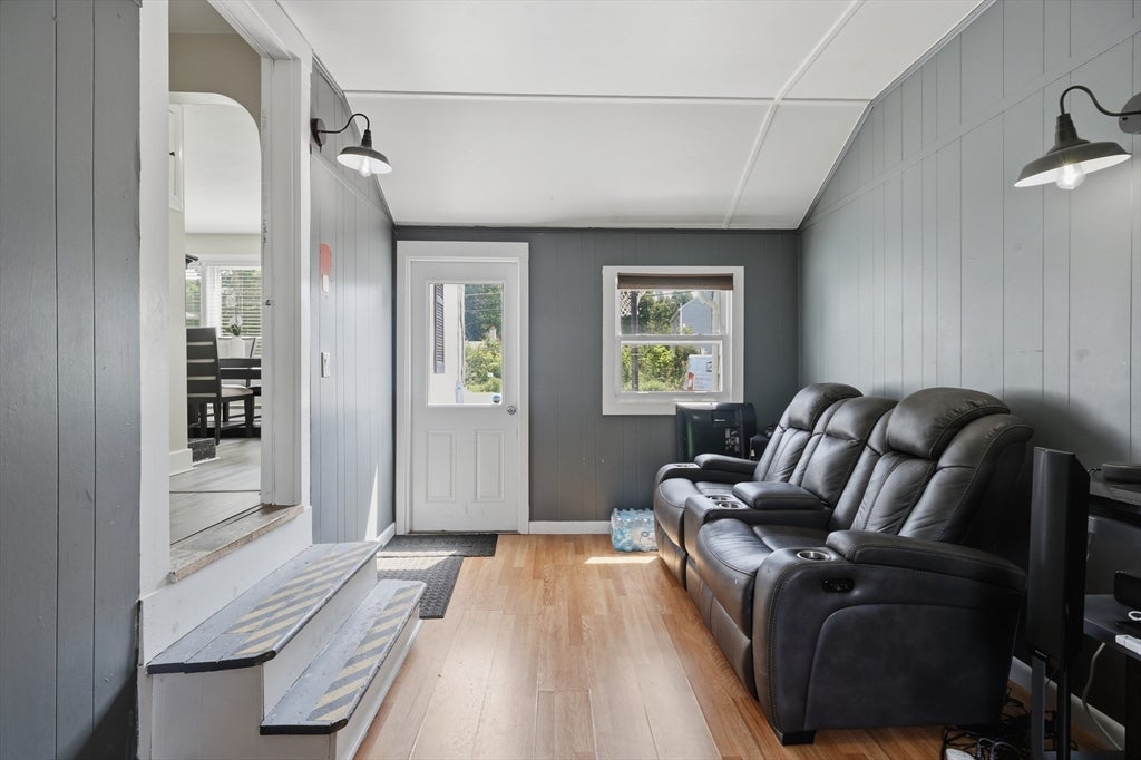229 Whalom Rd, Lunenburg, MA Photo #6