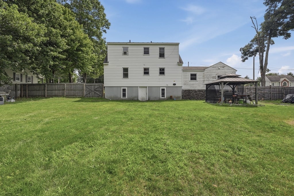 229 Whalom Rd, Lunenburg, MA Photo #32