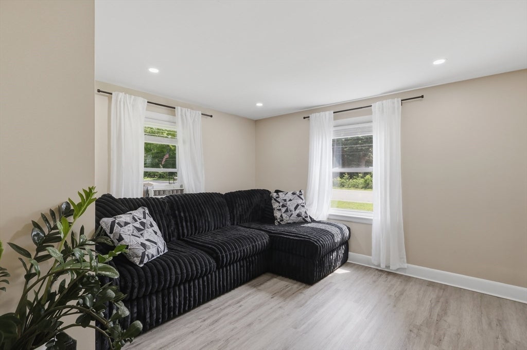 229 Whalom Rd, Lunenburg, MA Photo #16