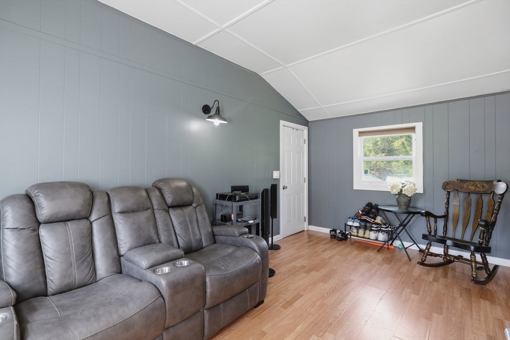 229 Whalom Rd, Lunenburg, MA Photo #4