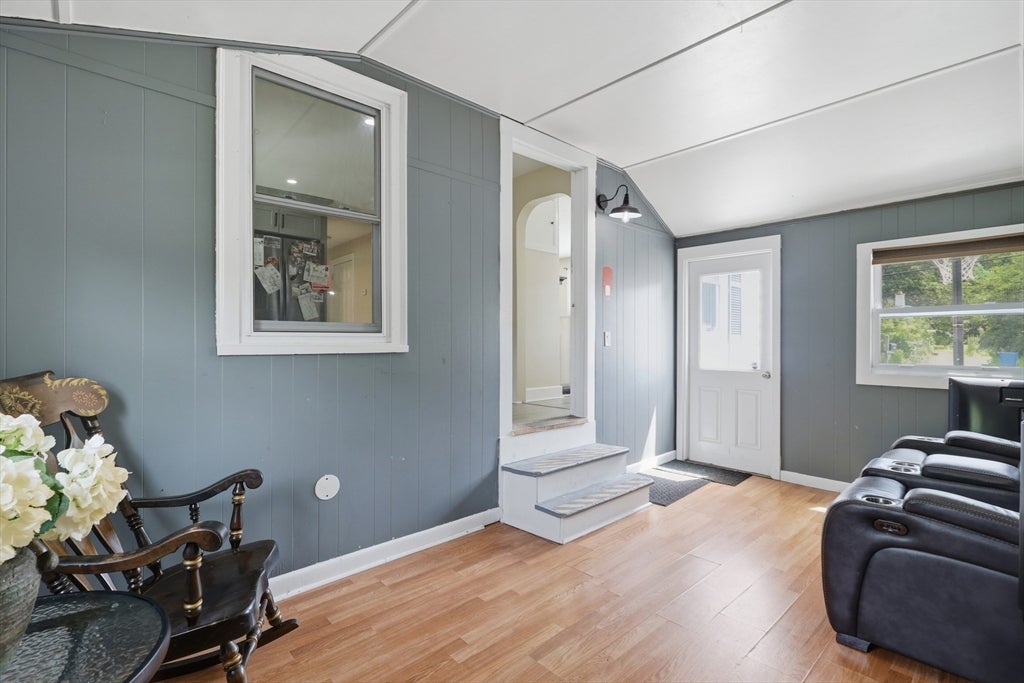 229 Whalom Rd, Lunenburg, MA Photo #3