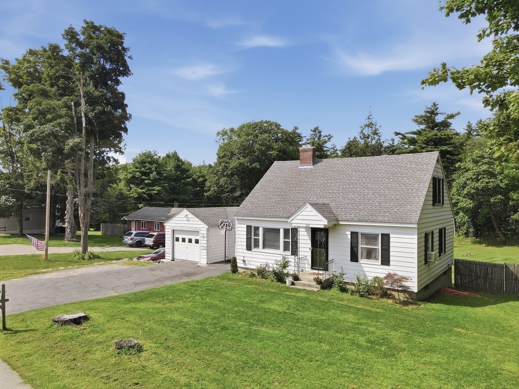 229 Whalom Rd, Lunenburg, MA Photo #2