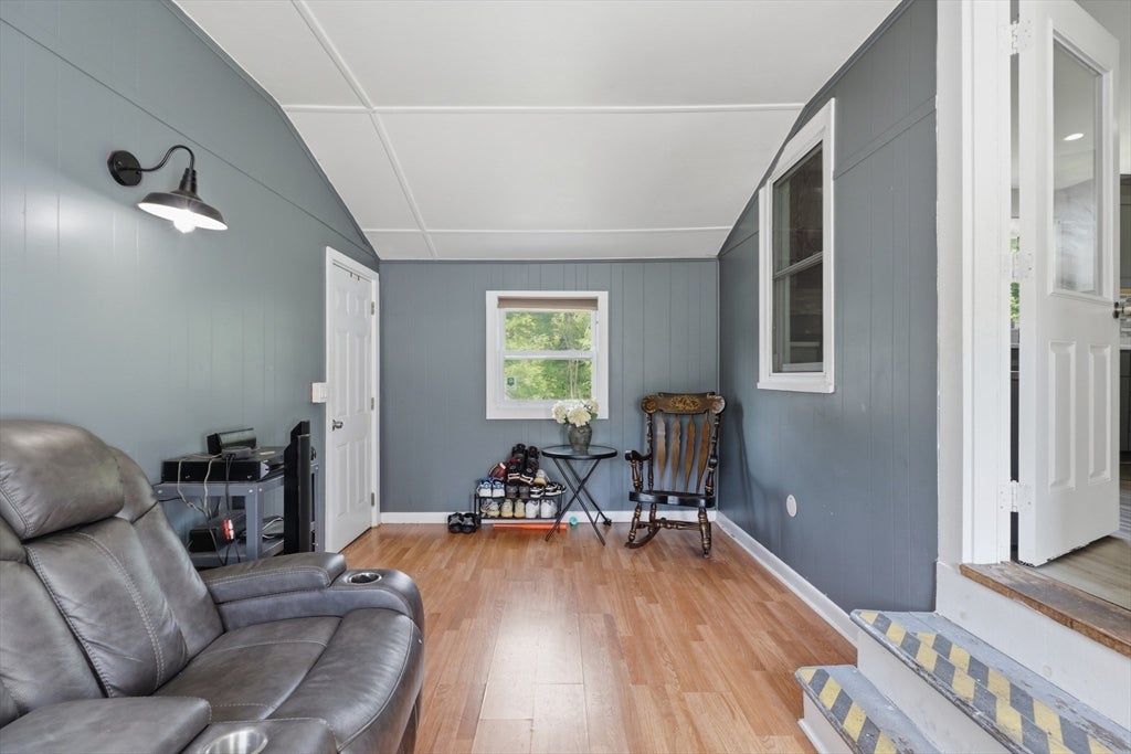 229 Whalom Rd, Lunenburg, MA Photo #5