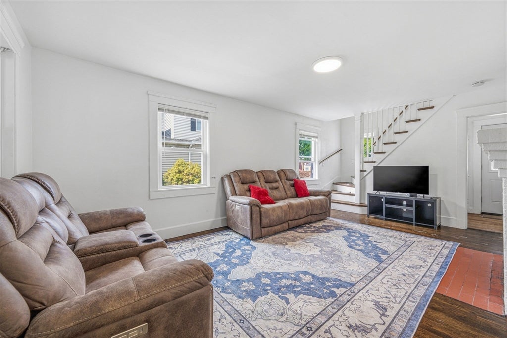 569 Lincoln Ave