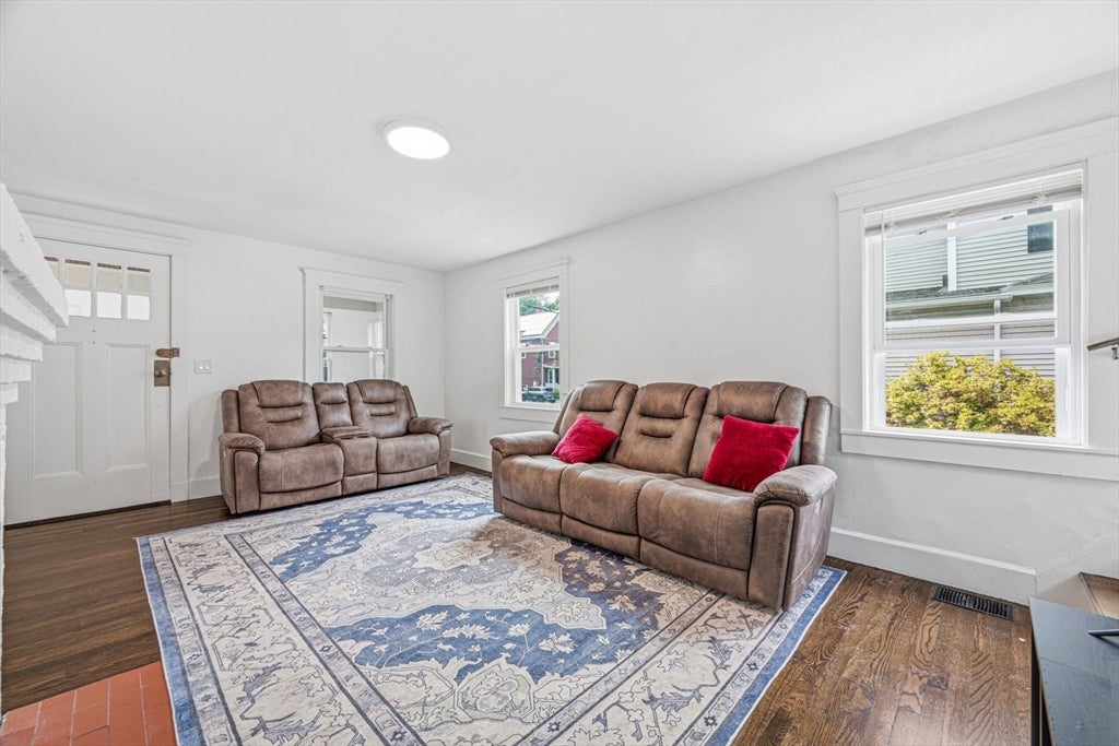 569 Lincoln Ave