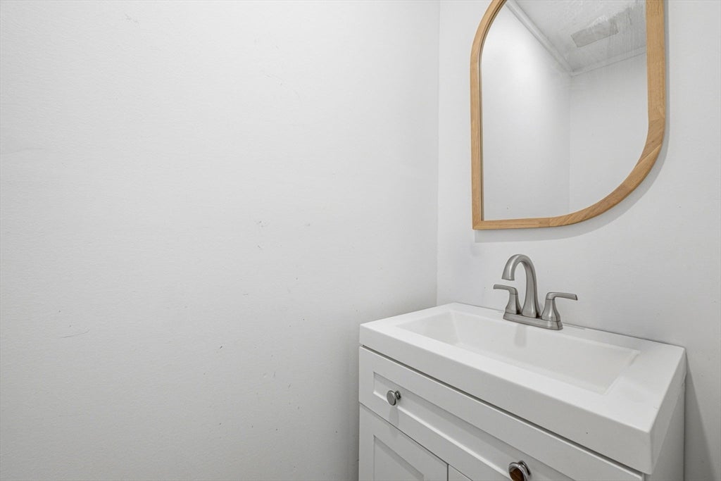 569 Lincoln Ave, Saugus, MA, 569 Lincoln Ave, Saugus, MA Photo #11