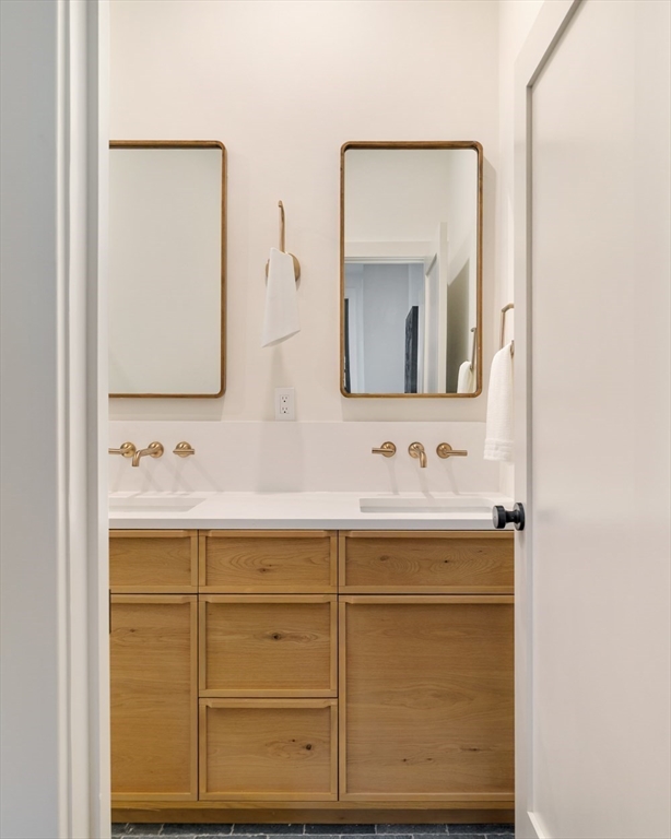 Boston, Massachusetts 02118, United States, 2 Bedrooms Bedrooms, ,3 BathroomsBathrooms,Residential,Active,215600