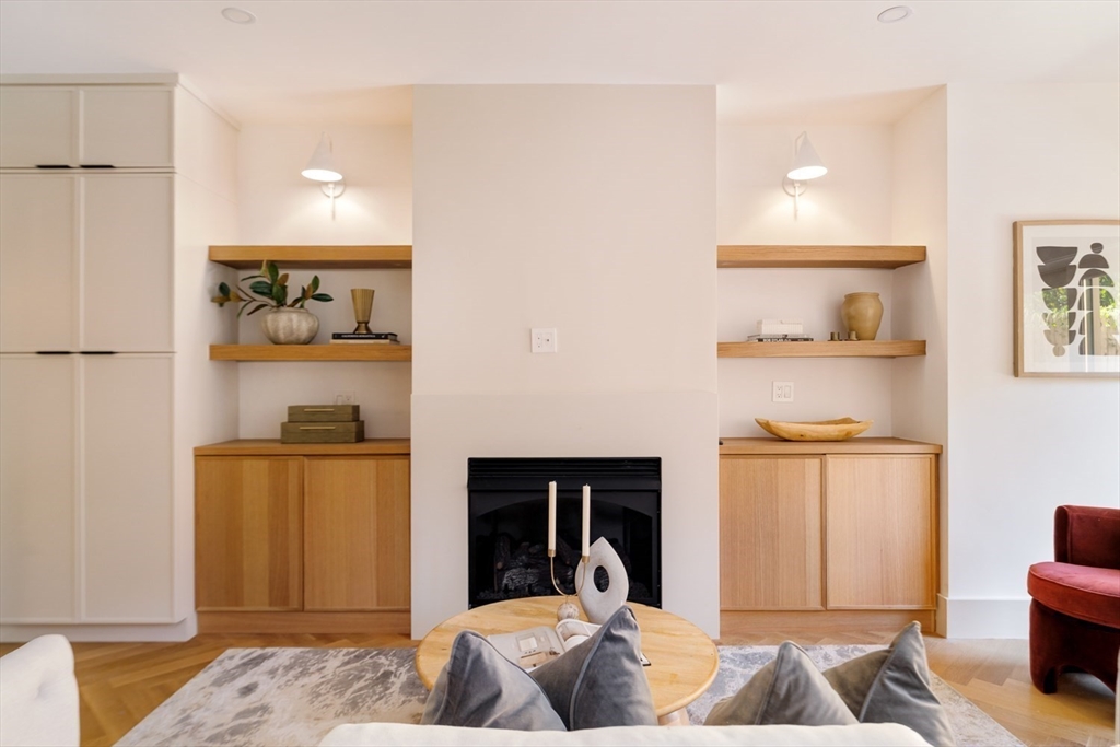 Boston, Massachusetts 02118, United States, 2 Bedrooms Bedrooms, ,3 BathroomsBathrooms,Residential,Active,215600