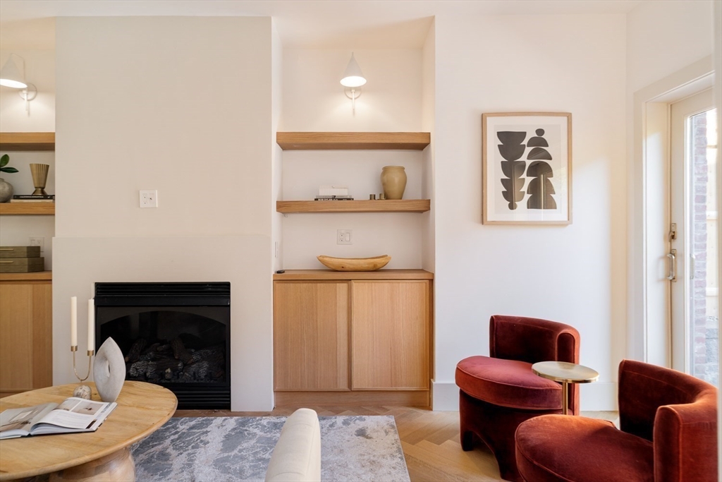 Boston, Massachusetts 02118, United States, 2 Bedrooms Bedrooms, ,3 BathroomsBathrooms,Residential,Active,215600