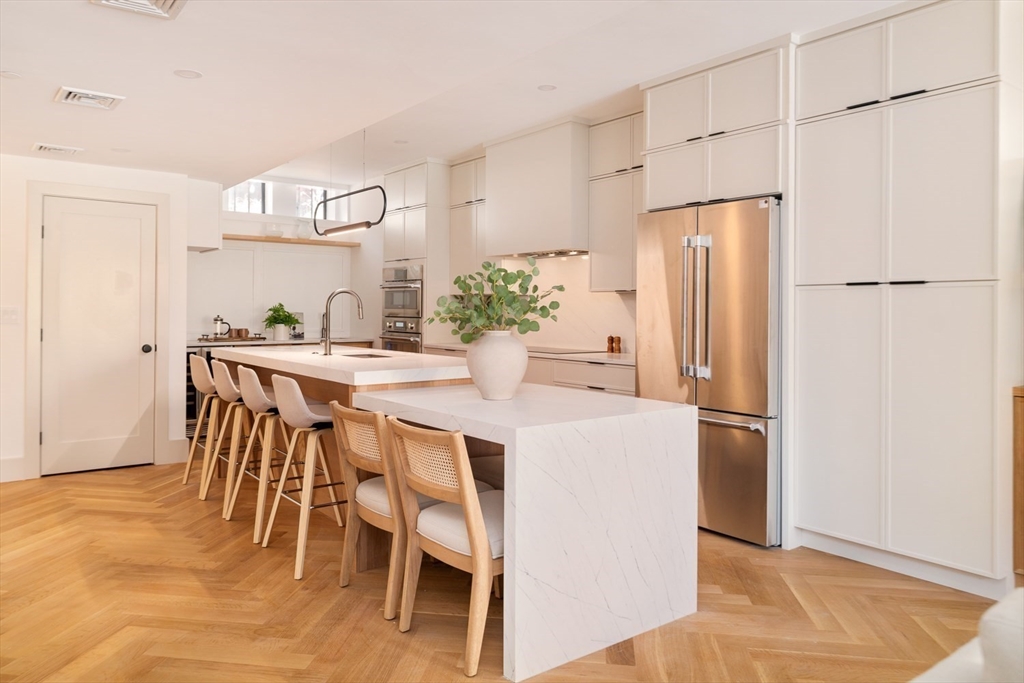 Boston, Massachusetts 02118, United States, 2 Bedrooms Bedrooms, ,3 BathroomsBathrooms,Residential,Active,215600