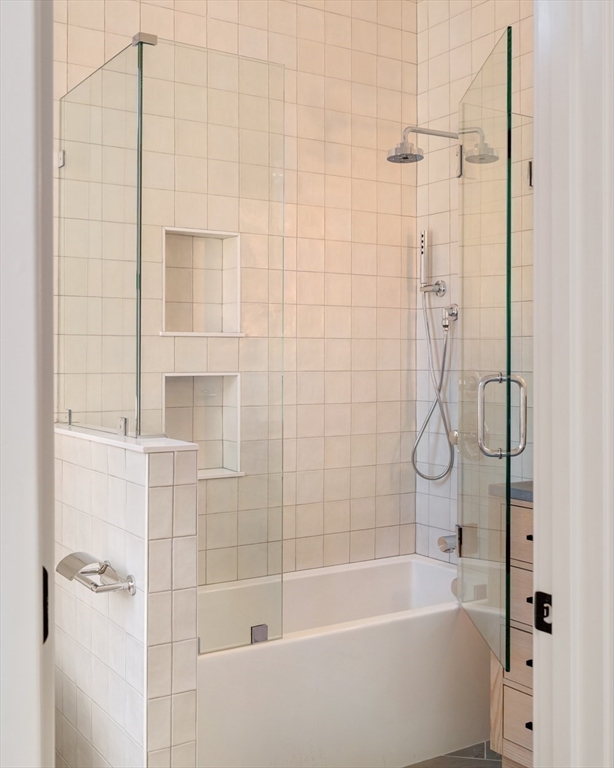 Boston, Massachusetts 02118, United States, 2 Bedrooms Bedrooms, ,3 BathroomsBathrooms,Residential,Active,215600