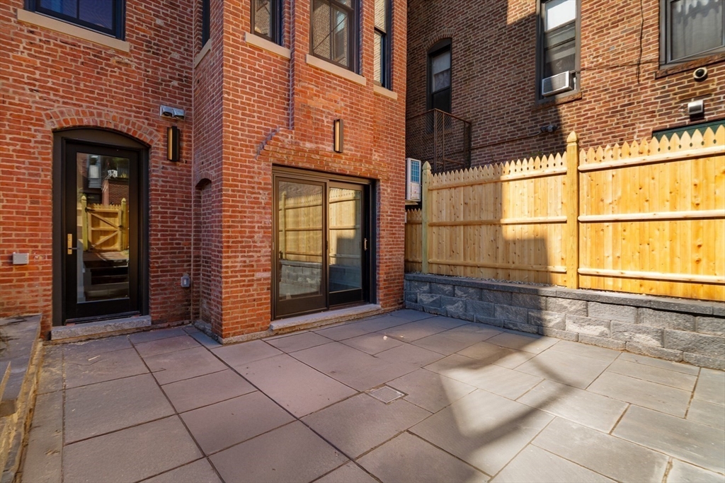 Boston, Massachusetts 02118, United States, 2 Bedrooms Bedrooms, ,3 BathroomsBathrooms,Residential,Active,215600