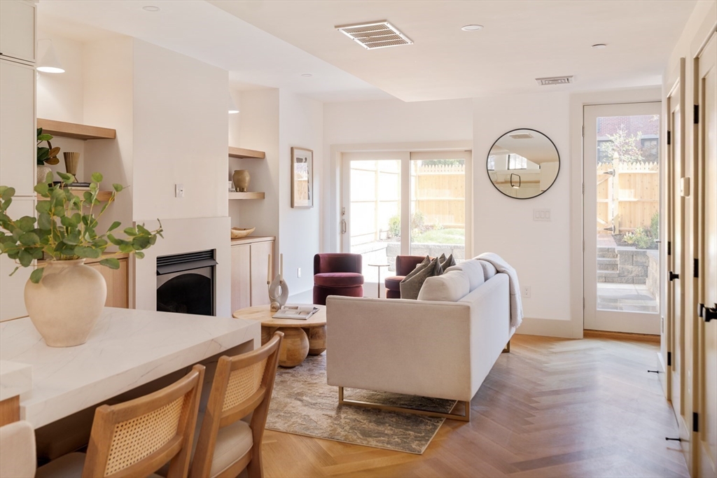 Boston, Massachusetts 02118, United States, 2 Bedrooms Bedrooms, ,3 BathroomsBathrooms,Residential,Active,215600