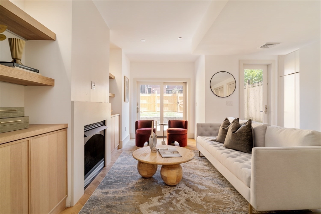 Boston, Massachusetts 02118, United States, 2 Bedrooms Bedrooms, ,3 BathroomsBathrooms,Residential,Active,215600