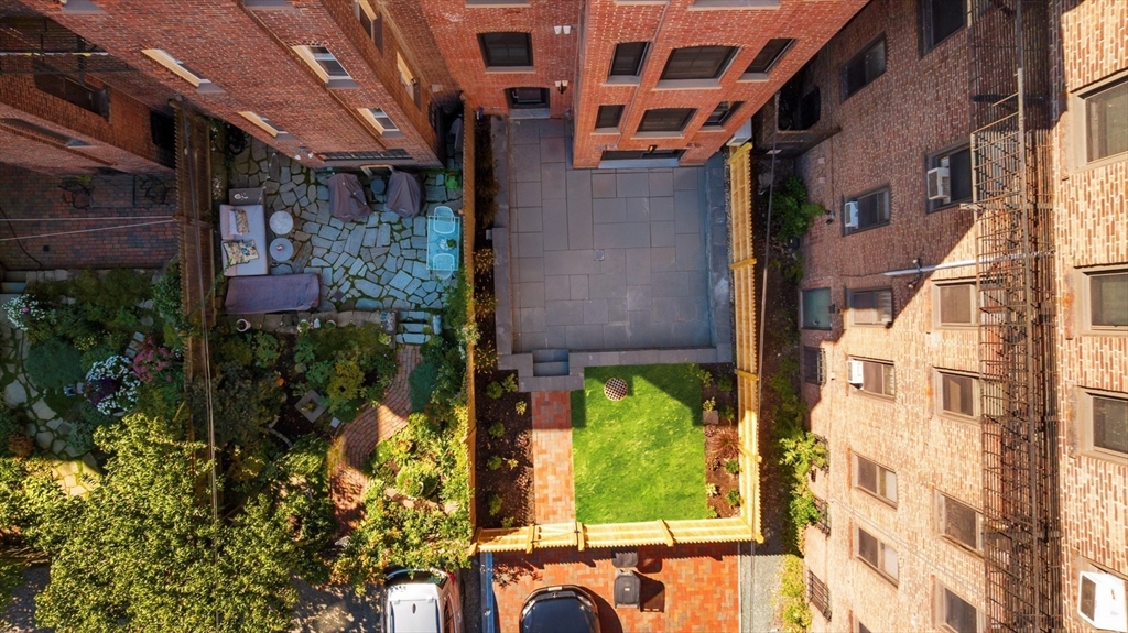 Boston, Massachusetts 02118, United States, 2 Bedrooms Bedrooms, ,3 BathroomsBathrooms,Residential,Active,215600