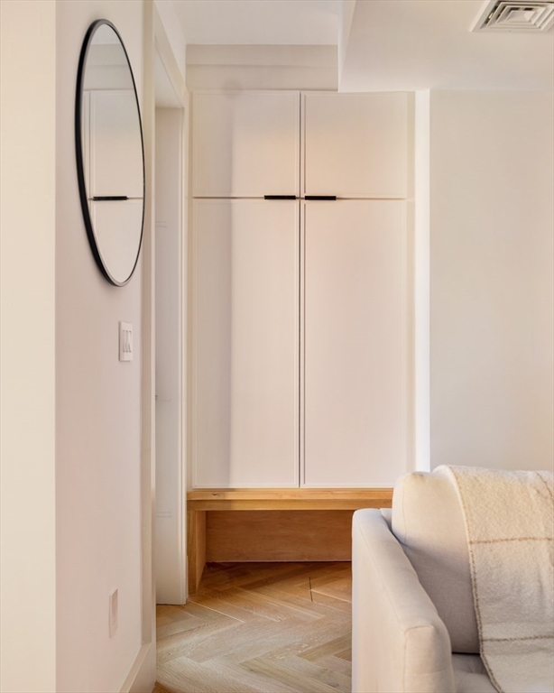 Boston, Massachusetts 02118, United States, 2 Bedrooms Bedrooms, ,3 BathroomsBathrooms,Residential,Active,215600