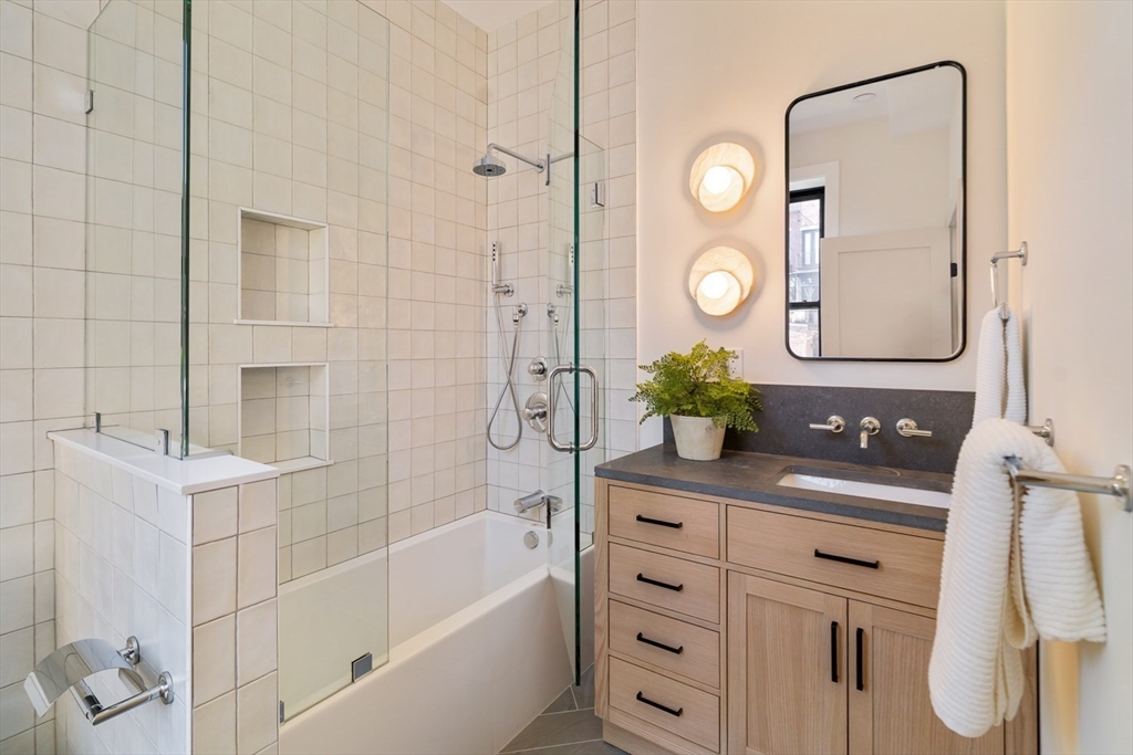 Boston, Massachusetts 02118, United States, 2 Bedrooms Bedrooms, ,3 BathroomsBathrooms,Residential,Active,215600