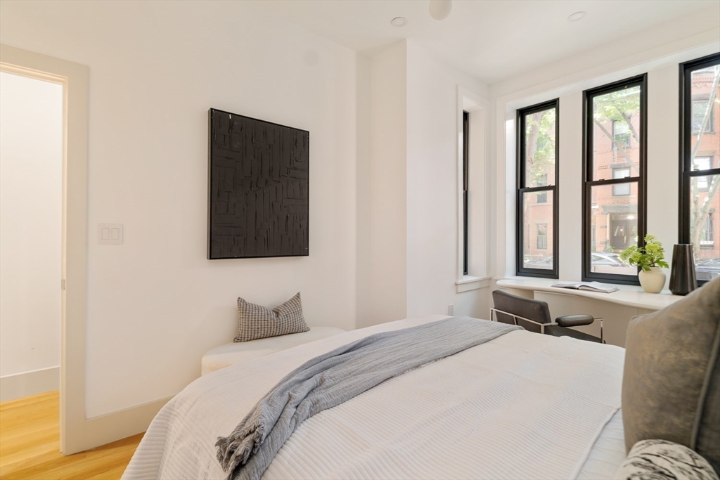 Boston, Massachusetts 02118, United States, 2 Bedrooms Bedrooms, ,3 BathroomsBathrooms,Residential,Active,215600