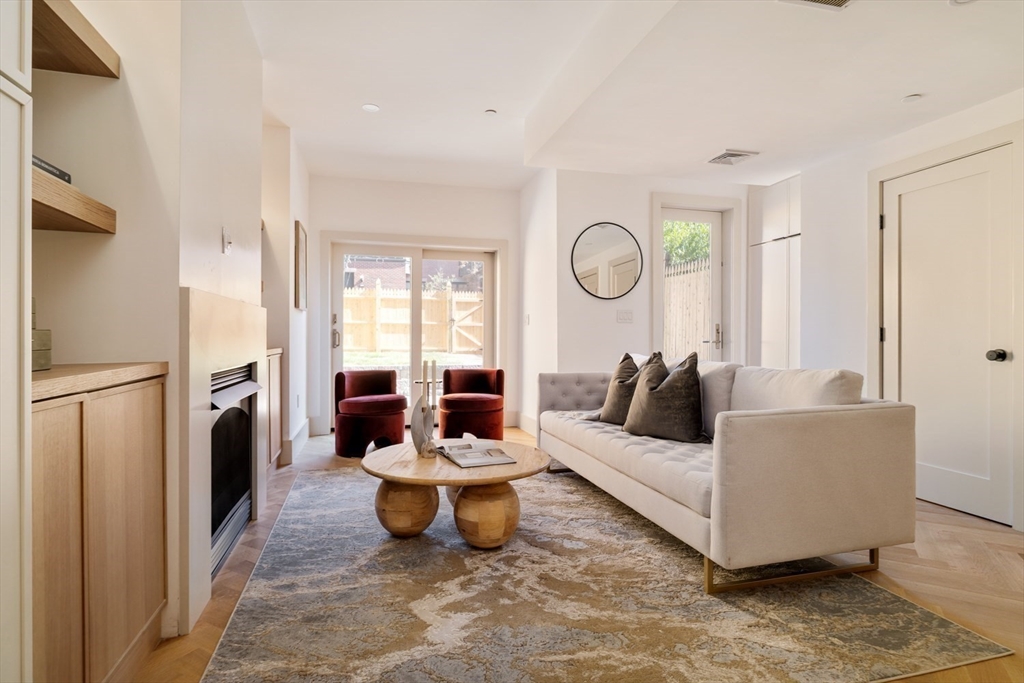 Boston, Massachusetts 02118, United States, 2 Bedrooms Bedrooms, ,3 BathroomsBathrooms,Residential,Active,215600