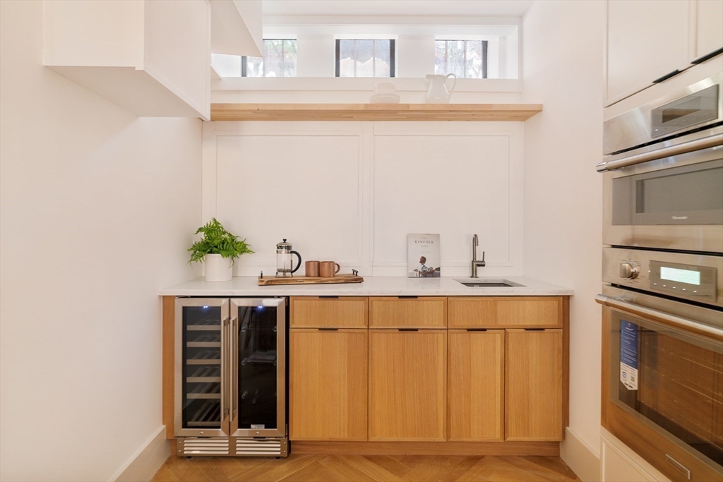 Boston, Massachusetts 02118, United States, 2 Bedrooms Bedrooms, ,3 BathroomsBathrooms,Residential,Active,215600