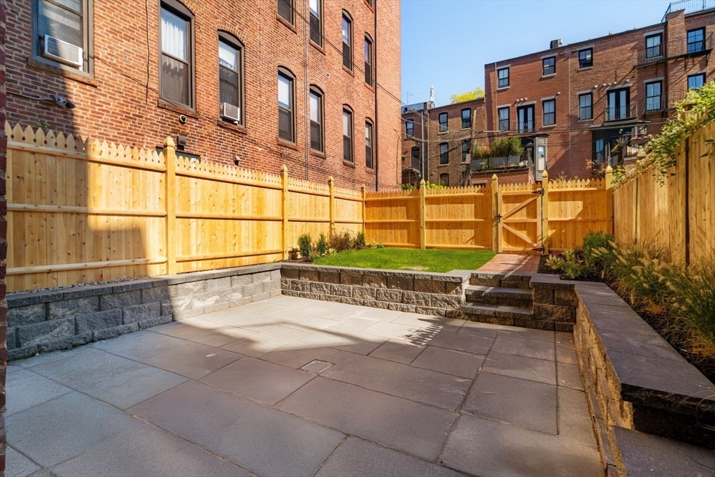 Boston, Massachusetts 02118, United States, 2 Bedrooms Bedrooms, ,3 BathroomsBathrooms,Residential,Active,215600