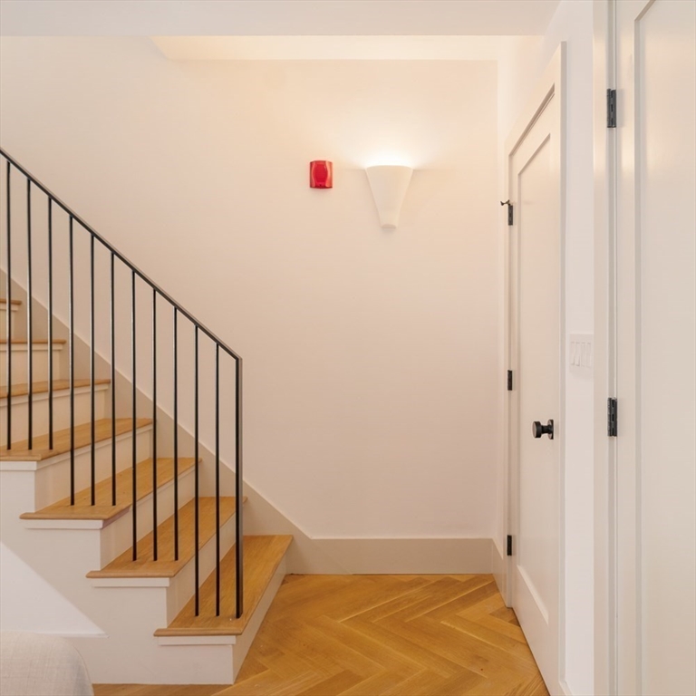 Boston, Massachusetts 02118, United States, 2 Bedrooms Bedrooms, ,3 BathroomsBathrooms,Residential,Active,215600