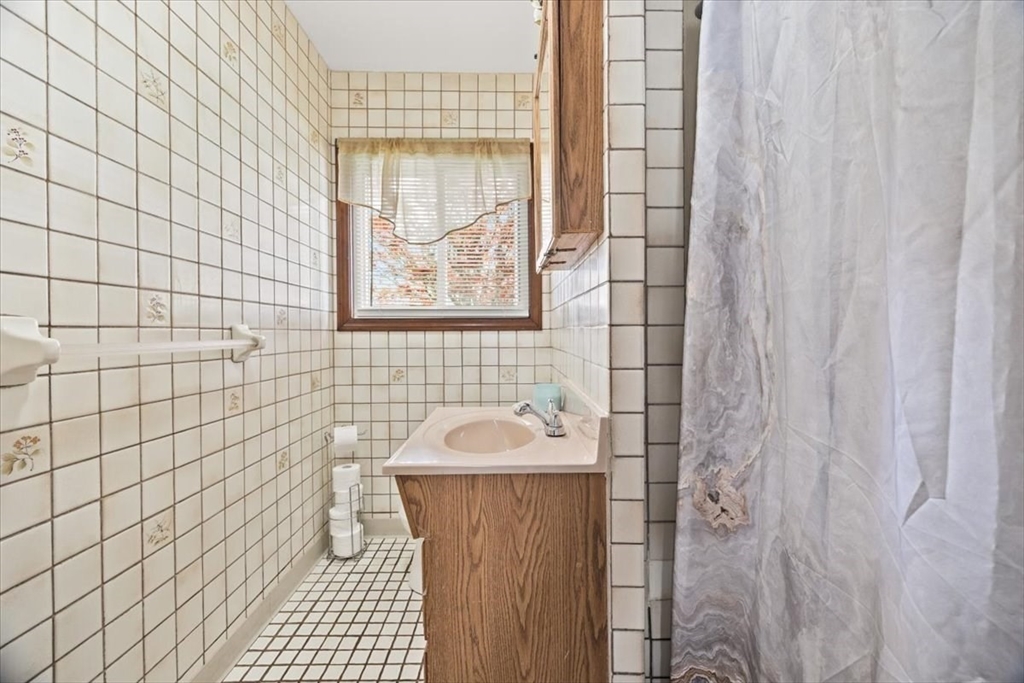 128 Windsor St, Fall River, MA Photo #18