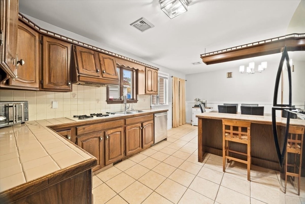 128 Windsor St, Fall River, MA Photo #17