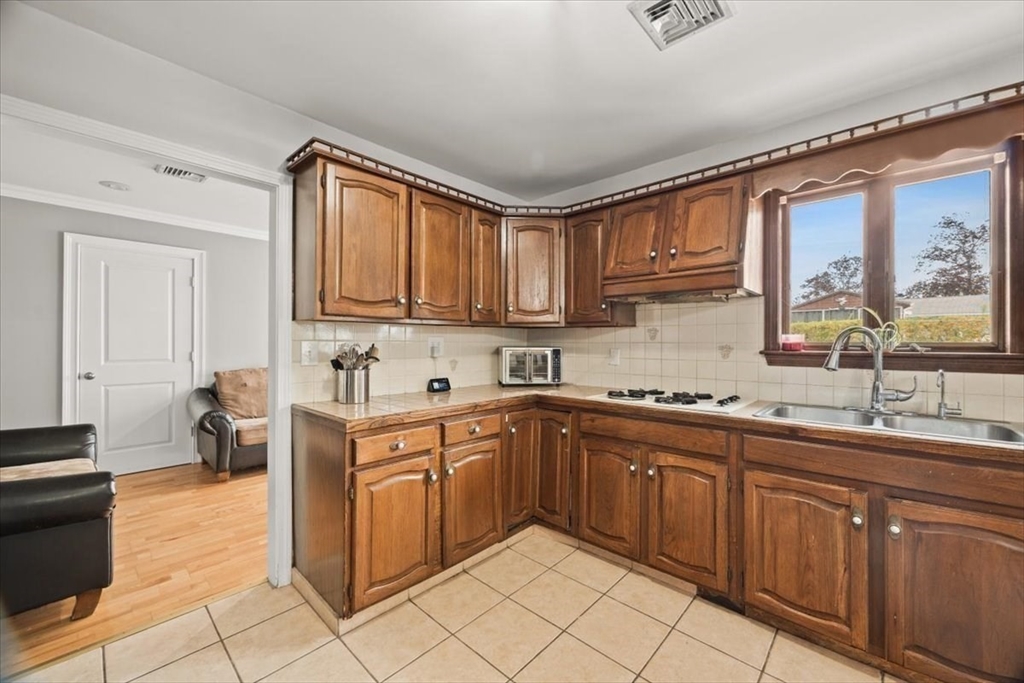 128 Windsor St, Fall River, MA Photo #16