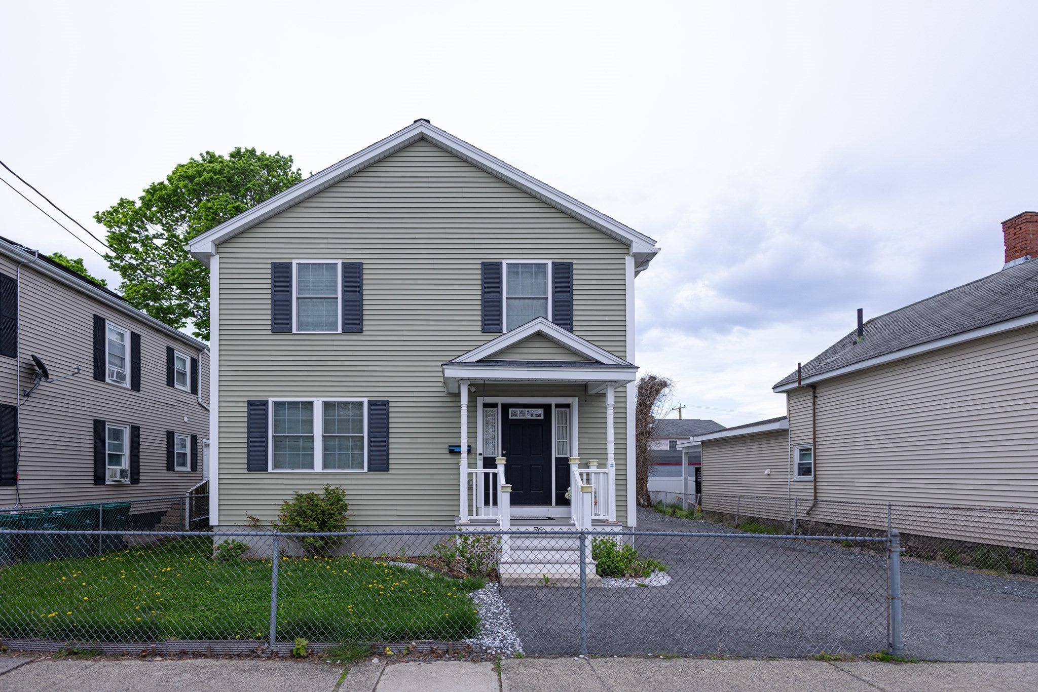 76 River St
