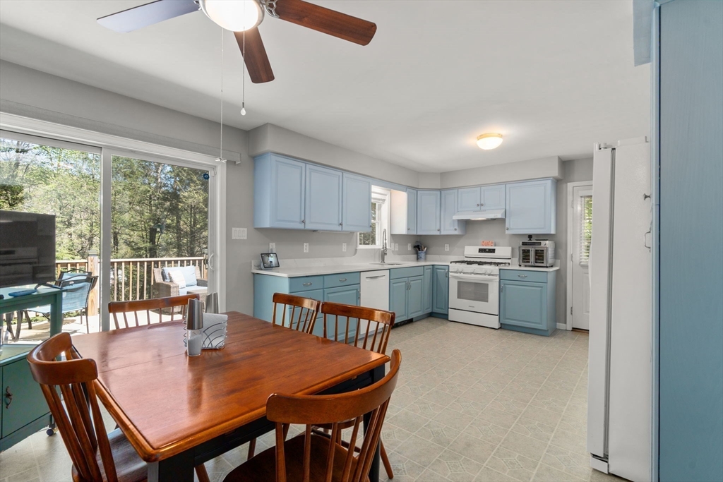 9 Lois Ln, Holland, MA Photo #11