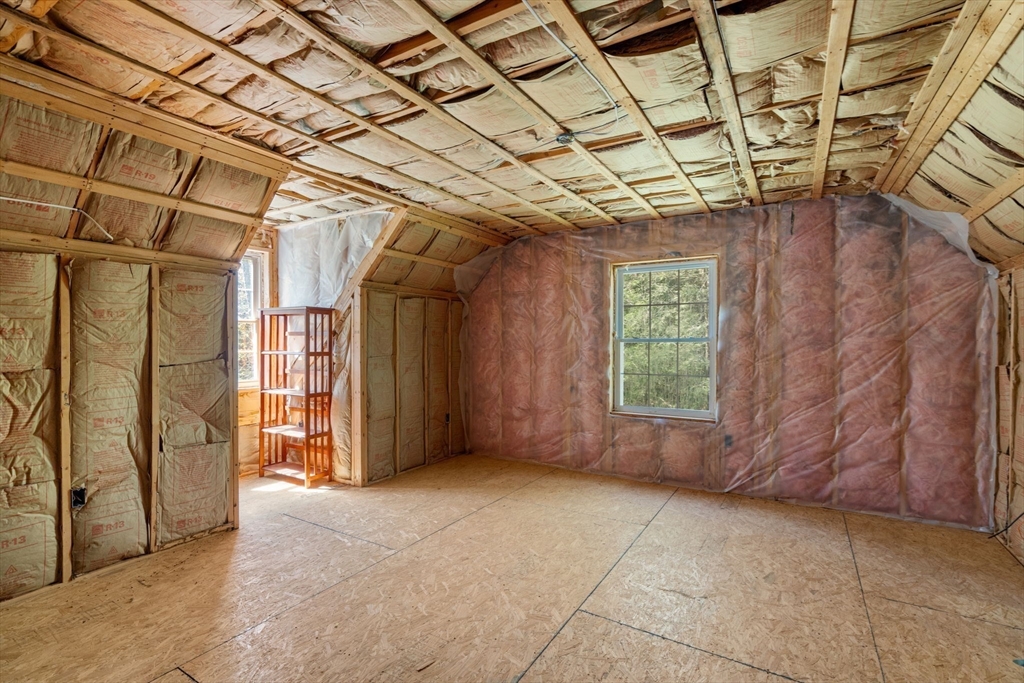 9 Lois Ln, Holland, MA Photo #18