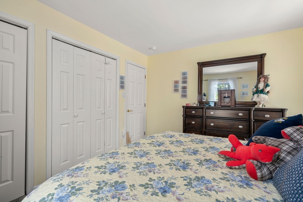 9 Lois Ln, Holland, MA Photo #16