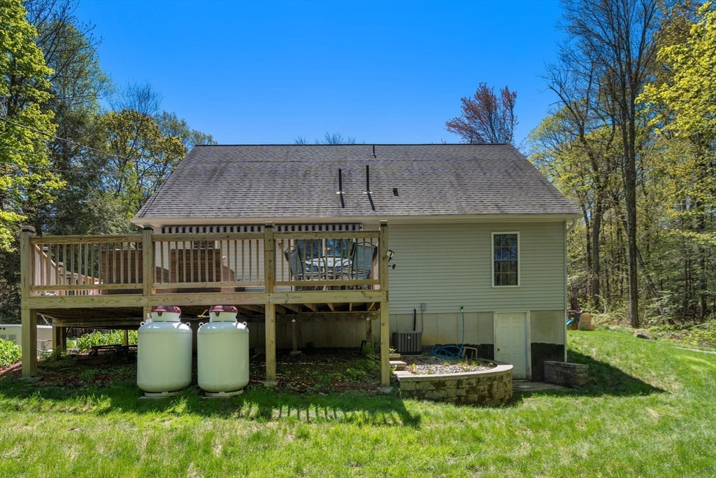 9 Lois Ln, Holland, MA Photo #25