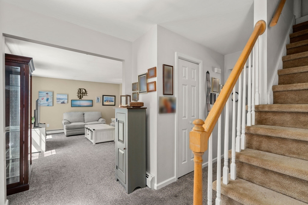 9 Lois Ln, Holland, MA Photo #4