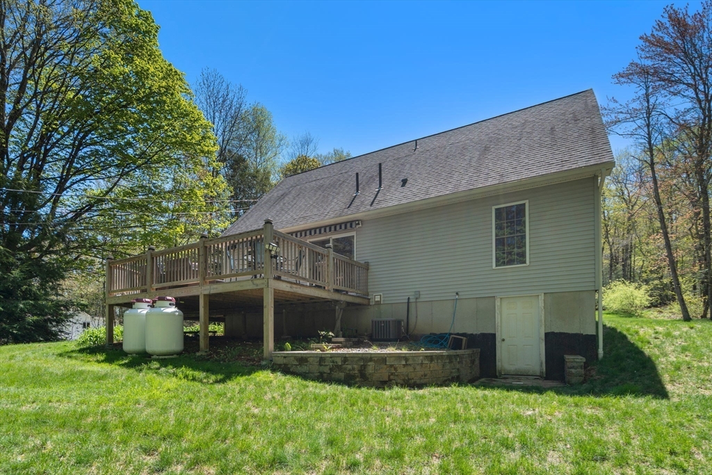 9 Lois Ln, Holland, MA Photo #26
