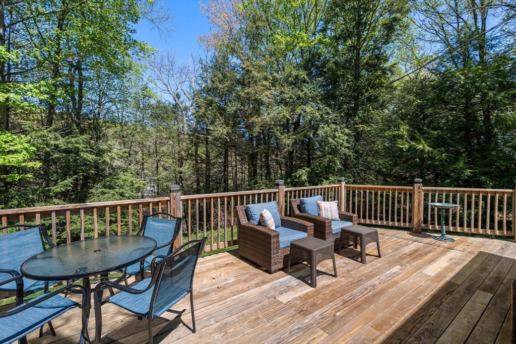 9 Lois Ln, Holland, MA Photo #22