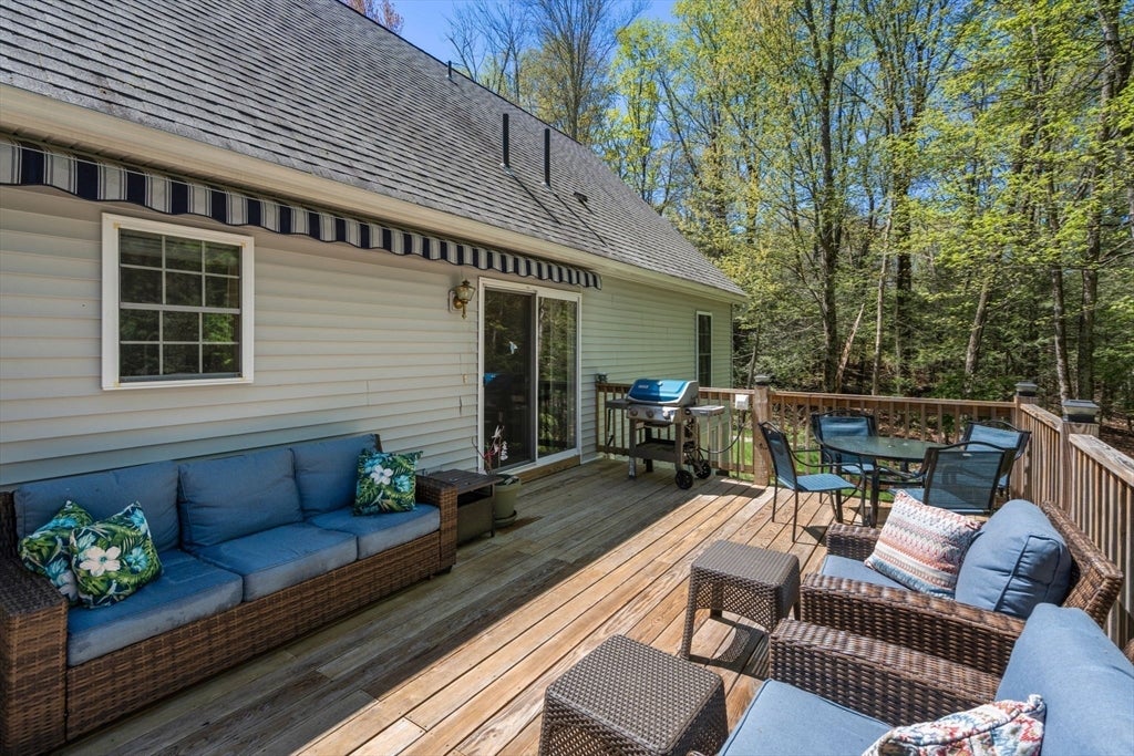 9 Lois Ln, Holland, MA Photo #23