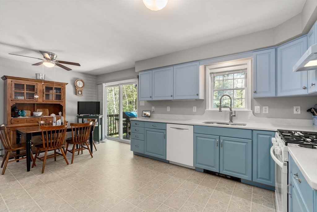 9 Lois Ln, Holland, MA Photo #12