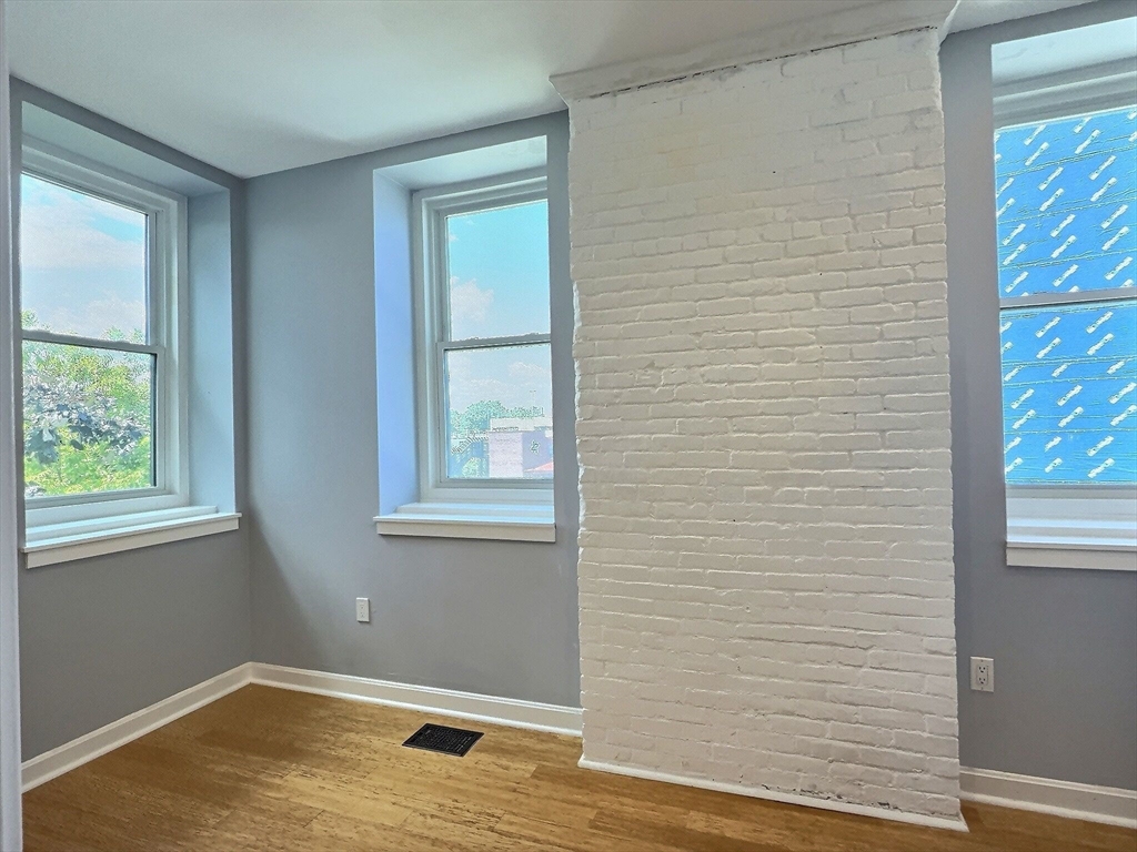 201 Thorndike St 5-01