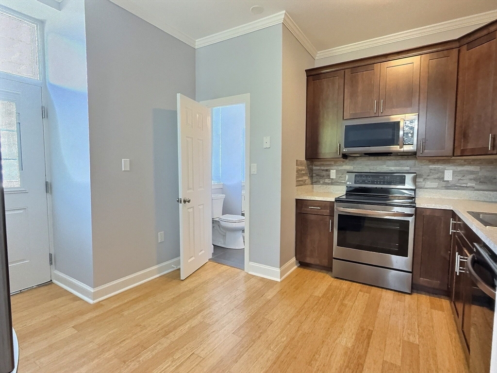 201 Thorndike St 5-01